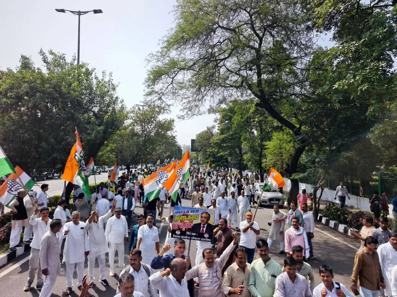 भोपाल&nbsp;में&nbsp;एसआईआर&nbsp;के विरोध में कांग्रेस का प्रदर्शन, बैरिकेडिंग पर पुलिस से झड़प, वाटर कैनन चलाया