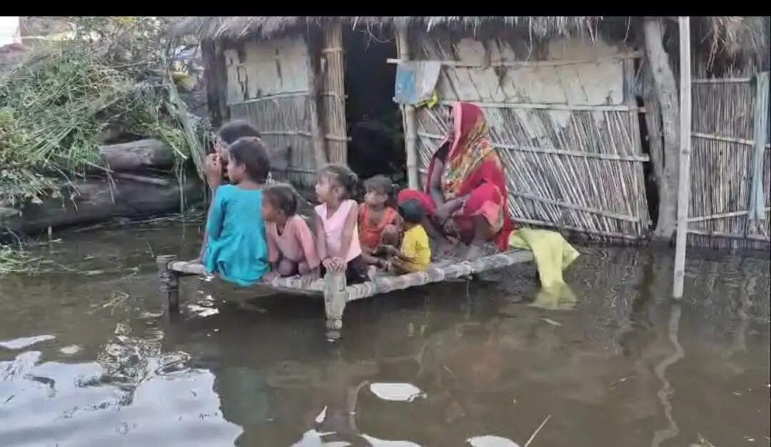 कुशीनगर के गांवों में घुसा बाढ़ का पानी, 1400 परिवार प्रभावित