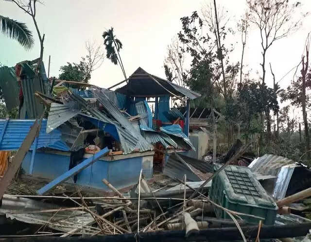 उत्तर बंगाल में भारी बारिश से लोगों की मौत, मुख्यमंत्री ने कहा- आदर्श संहिता के नियमों को मानते हुए देंगे मुआवजा