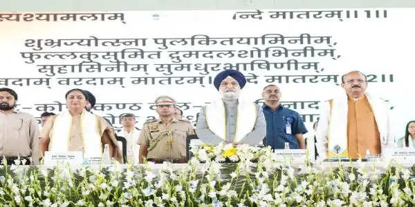 (लीड़) अंबेडकर विश्वविद्यालय के दीक्षांत समारोह में शामिल हुए दिल्ली के उपराज्यपाल और मुख्यमंत्री