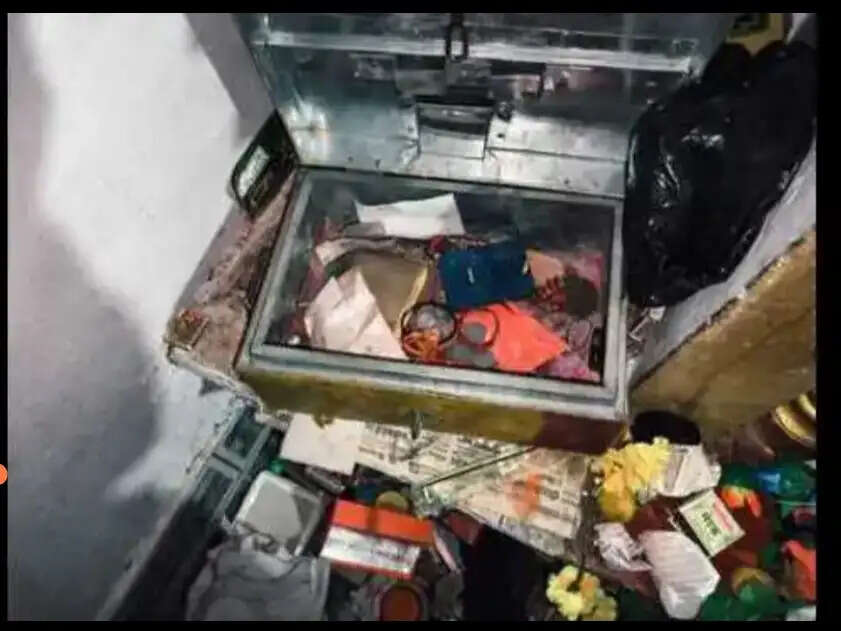 रुरुगंज में मां काली मंदिर में बड़ी चोरी, दानपात्र से नकदी समेत घंटे-घंटियां ले उड़े चोर