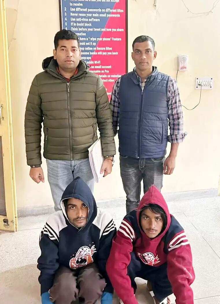 फरीदाबाद : 786 सीरीज की करेंसी खरीदने के नाम पर ठगी, दो गिरफ्तार