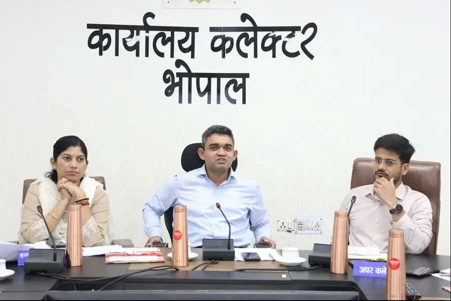 एग्रीस्टेक पंजीयन, पैक्स सदस्यता और अग्रिम उर्वरक उठाव अभियान का प्रभावी क्रियान्वयन करें सुनिश्चित : कलेक्टर मिश्रा