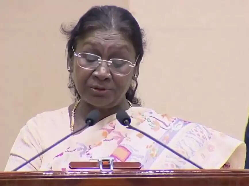 दिव्यांगजन के प्रति जागरूक व सक्रिय रहने से सरकार के प्रगतिशील प्रयासों को मिलेगा बलः राष्ट्रपति