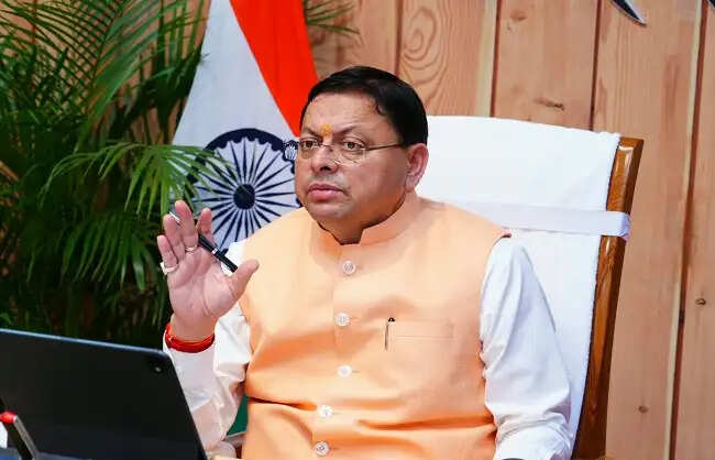 सड़क टूटी मिली तो अधिकारी की जवाबदेही होगी तय, एक नवंबर तक पूरे हों पाइपलाइन के काम: धामी
