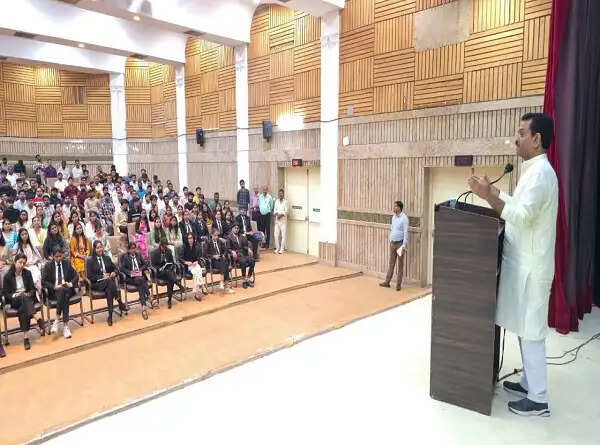 ‘विकसित भारत’ के निर्माण में युवाओं की भूमिका महत्वपूर्ण : असीम अरुण