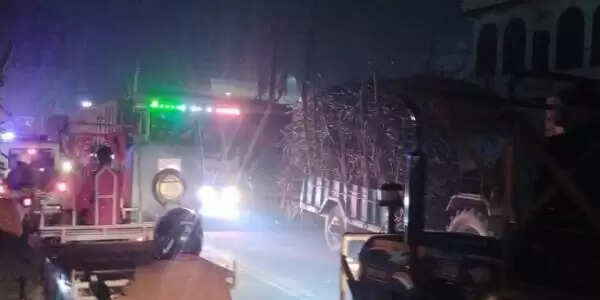 एनएच-727 पर तीन दिनों से जाम, गन्ना लदे ट्रॉलियों से यात्रा हुई मुश्किल