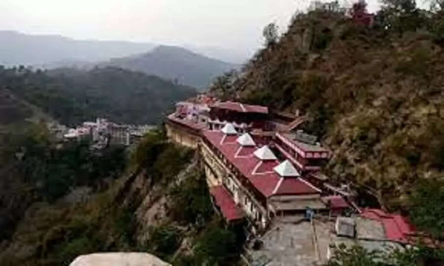 चैत्र मास मेले के लिए सजा बाबा बालक नाथ मंदिर