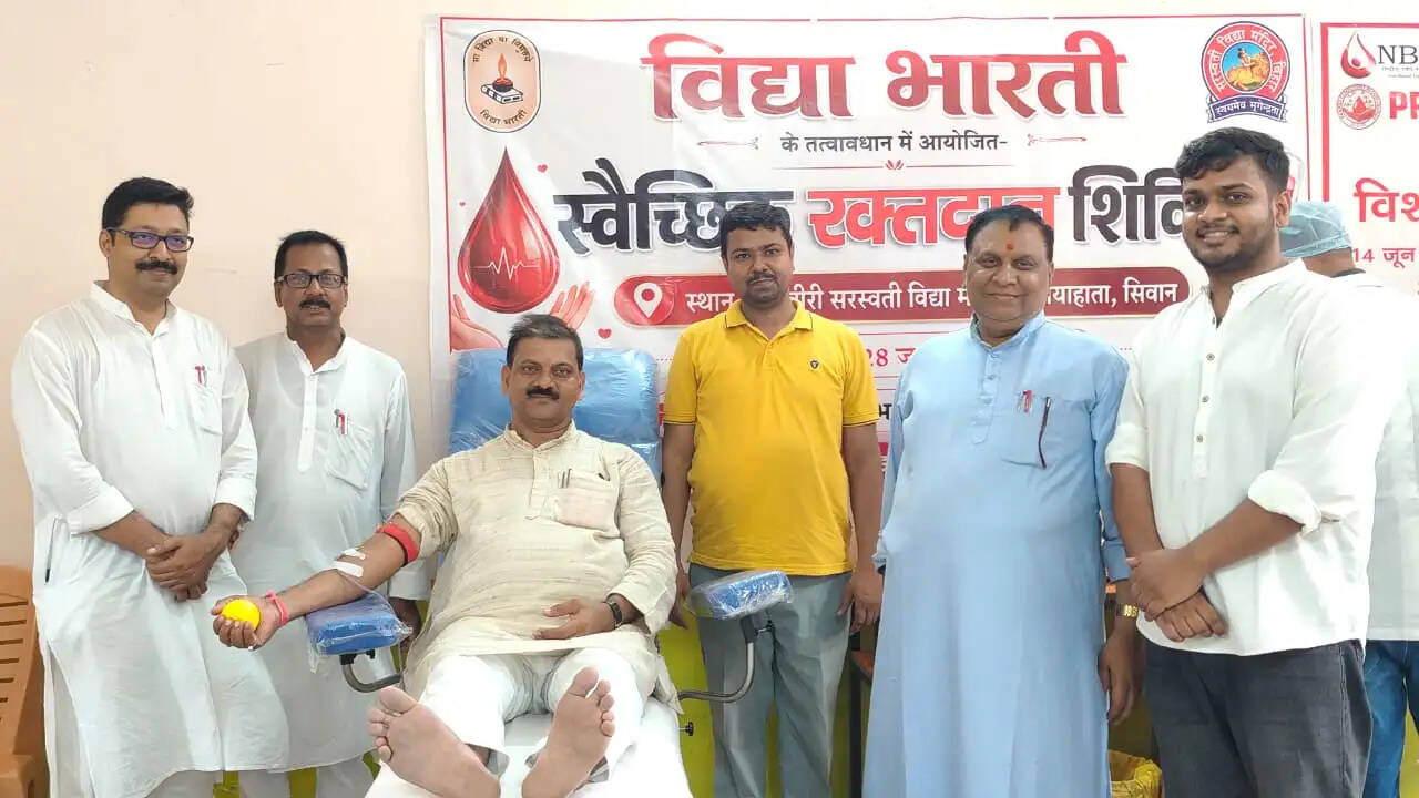 विद्या भारती पूर्व छात्र परिषद् के 35 रक्तवीरों ने किया रक्तदान
