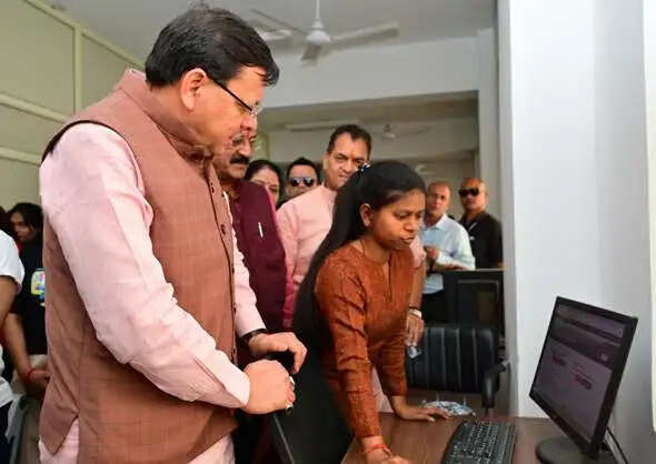 चारधाम यात्रा व्यवस्थाओं को परखने ऋषिकेश पहुंचे धामी