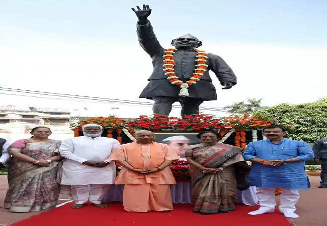 मुख्यमंत्री योगी ने पूर्व मुख्यमंत्री हेमवती नंदन बहुगुणा को दी श्रद्धांजलि