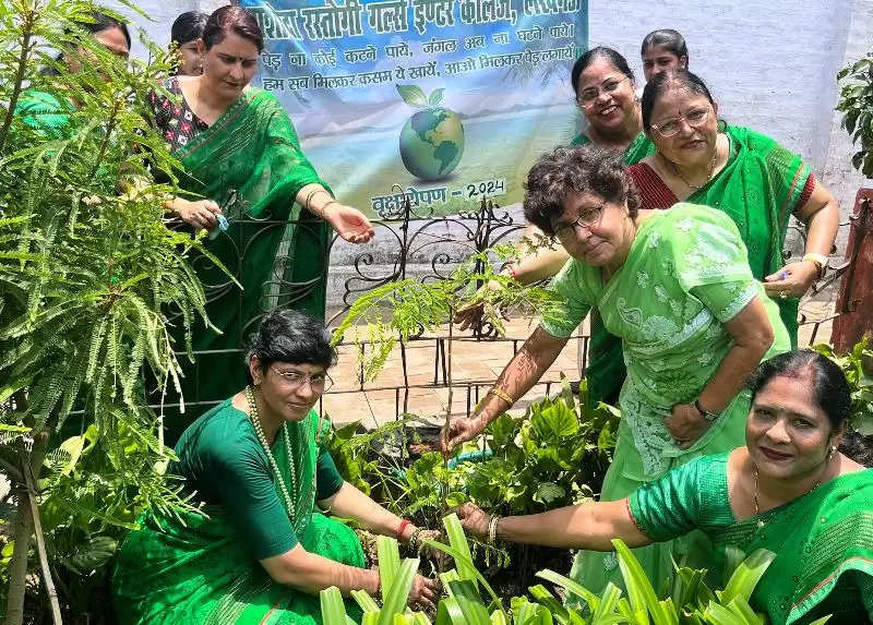 पर्यावरण का संदेश देने को प्रधानाचार्य, शिक्षिकाओं ने पहनी हरे रंग की साड़ी