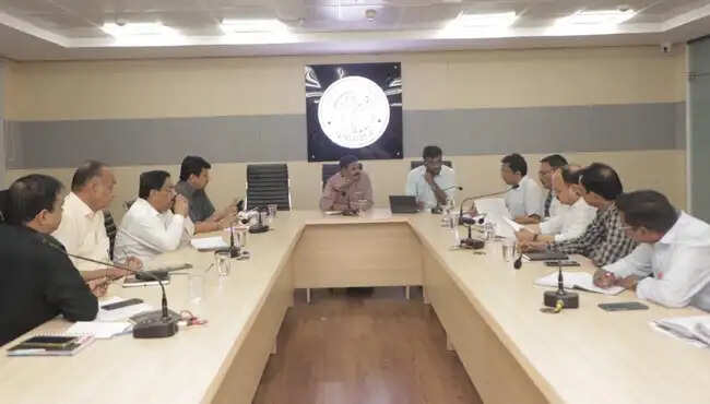 जनता पर टैक्स का बोझ नहीं, आय बढ़ाने के लिए खोजें वैकल्पिक संसाधन : महापौर