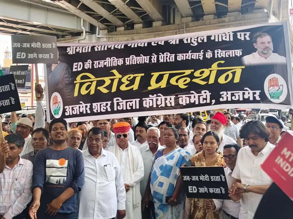 अजमेर में कांग्रेस कार्यकर्ताओं का प्रदर्शन