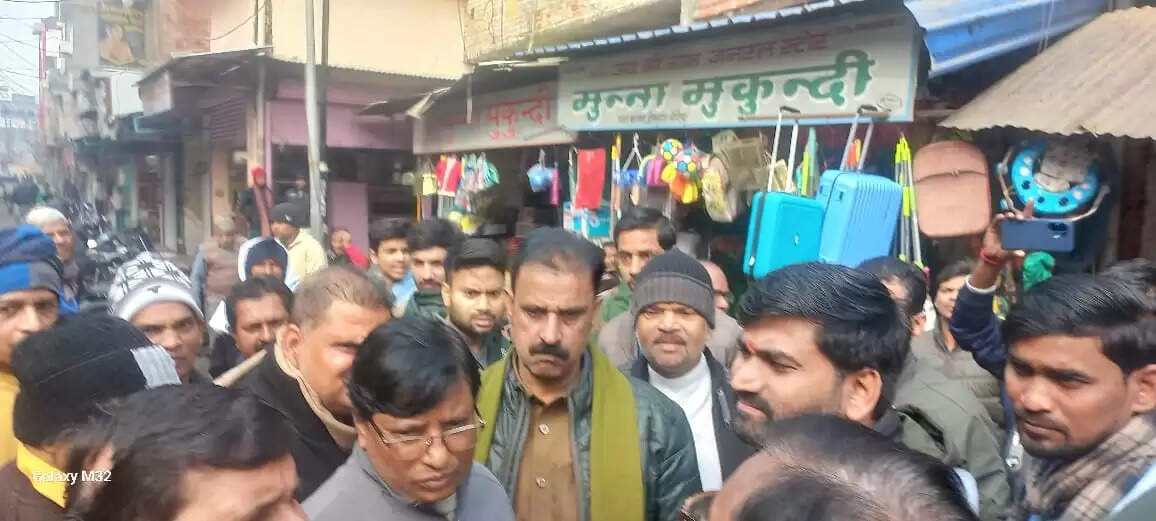 औरैया में स्मार्ट मीटर लगाने का व्यापारियों ने किया विरोध, वार्ता के बाद बनी सहमति