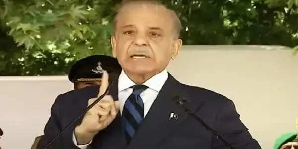 शहबाज शरीफ का पाकिस्तान के सशस्त्र बलों से तैयार रहने का आह्वान