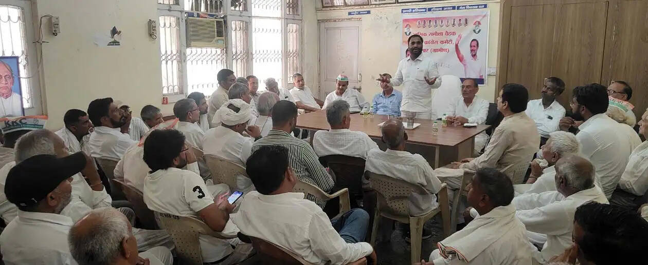 हिसार : एसआईआर अभियान को गंभीरता से लें कार्यकर्ता, हर वोट का करें सत्यापन : बृजलाल बहबलपुरिया