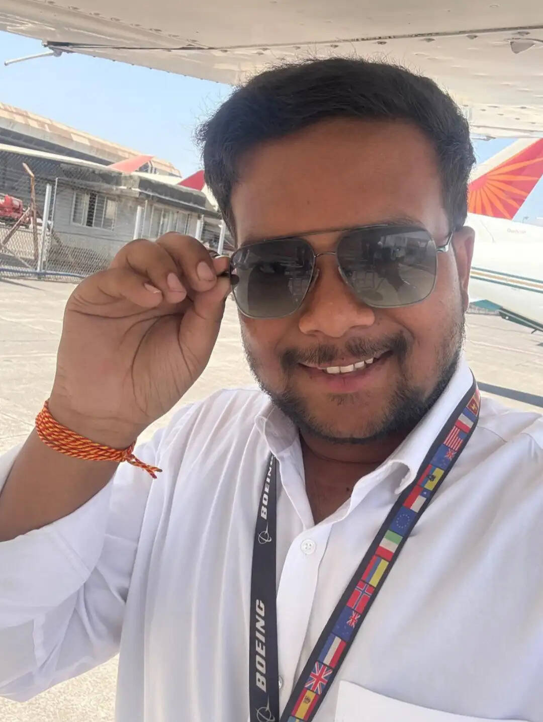 पायलट विवेक विकाश भगत के निधन से मातम, इकलौते पुत्र थे विवेक