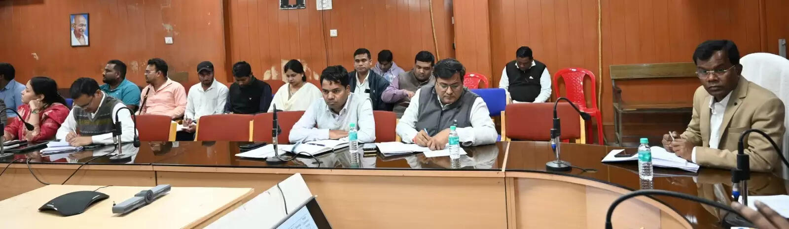 विशेष गहन पुनरीक्षण 2026 को लेकर कलेक्टर जन्मेजय महोबे ने ली निर्वाचन अधिकारियों की बैठक