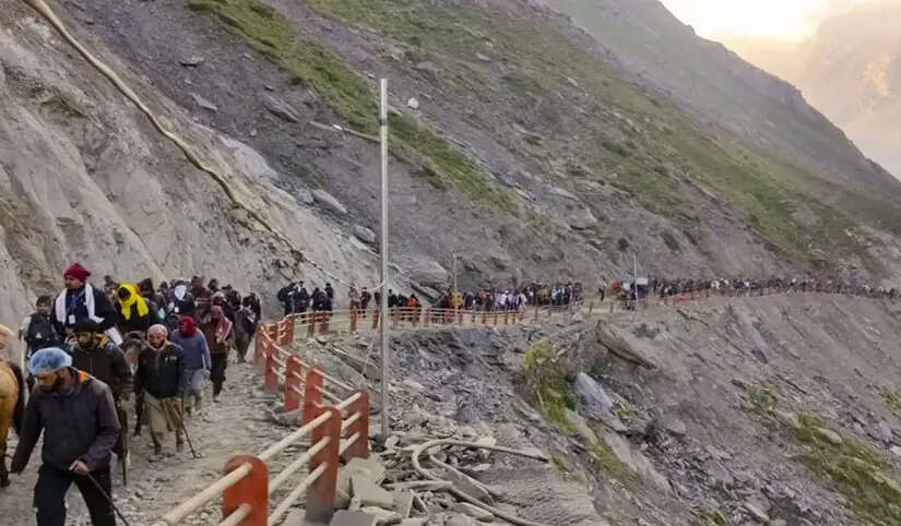 जम्मू से 964 अमरनाथ तीर्थयात्री बालटाल रवाना, 2,000 से ज्यादा पवित्र गुफा के दर्शन कर लौटे