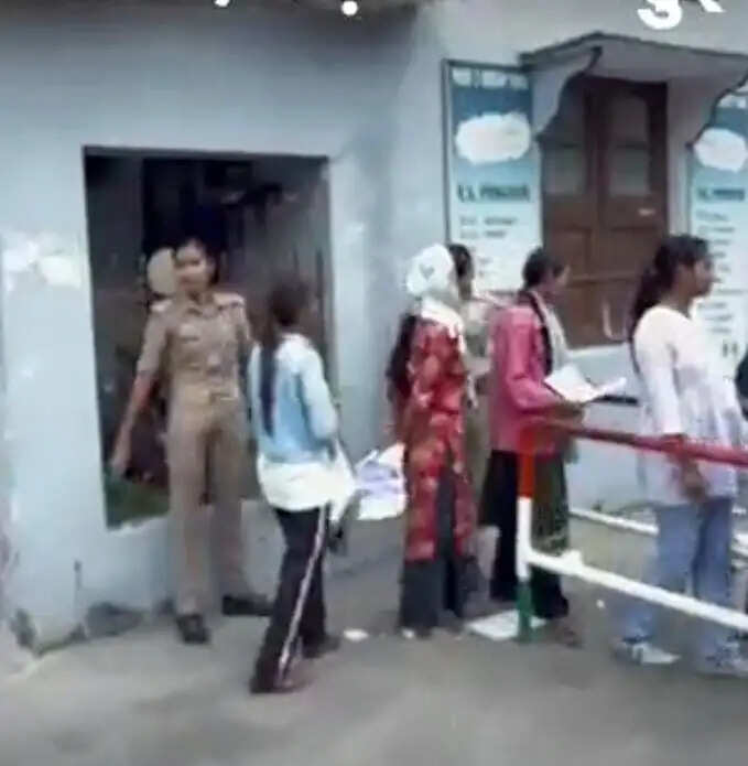 तकनीक की निगरानी में हुई पीईटी-2026 की परीक्षा, दूसरे दिन 66.75 प्रतिशत अभ्यर्थियों ने दी परीक्षा