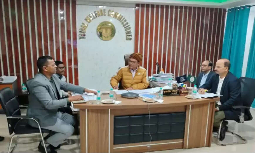 झारखंड के कल्याण मंत्री चमरा लिंडा ने छात्रवृत्ति बांटने की धीमी रफ़्तार पर जताई चिंता,अधिकारियों को दिए आवश्यक निर्देश