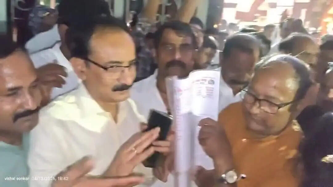 टेट अनिवार्यता के विरोध में शिक्षकों ने निकाला मशाल जुलूस