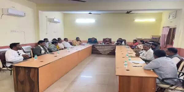 धमतरी : नगर पालिका कुरूद का विशेष सम्मेलन: विकास, गौरव पथ और गणतंत्र दिवस आयोजन पर&nbsp;लिया&nbsp;गया&nbsp;सर्वसम्मत निर्णय