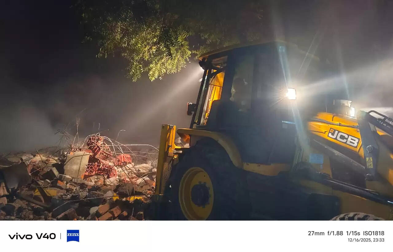 अमेठी में बंद गोदाम में भीषण विस्फोट, एक की मौत, एक घायल।