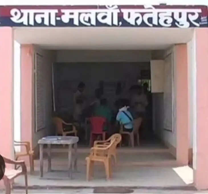 बेकाबू मोटरसाइकिल डिवाइडर से टकराई, चौकीदार की मौत