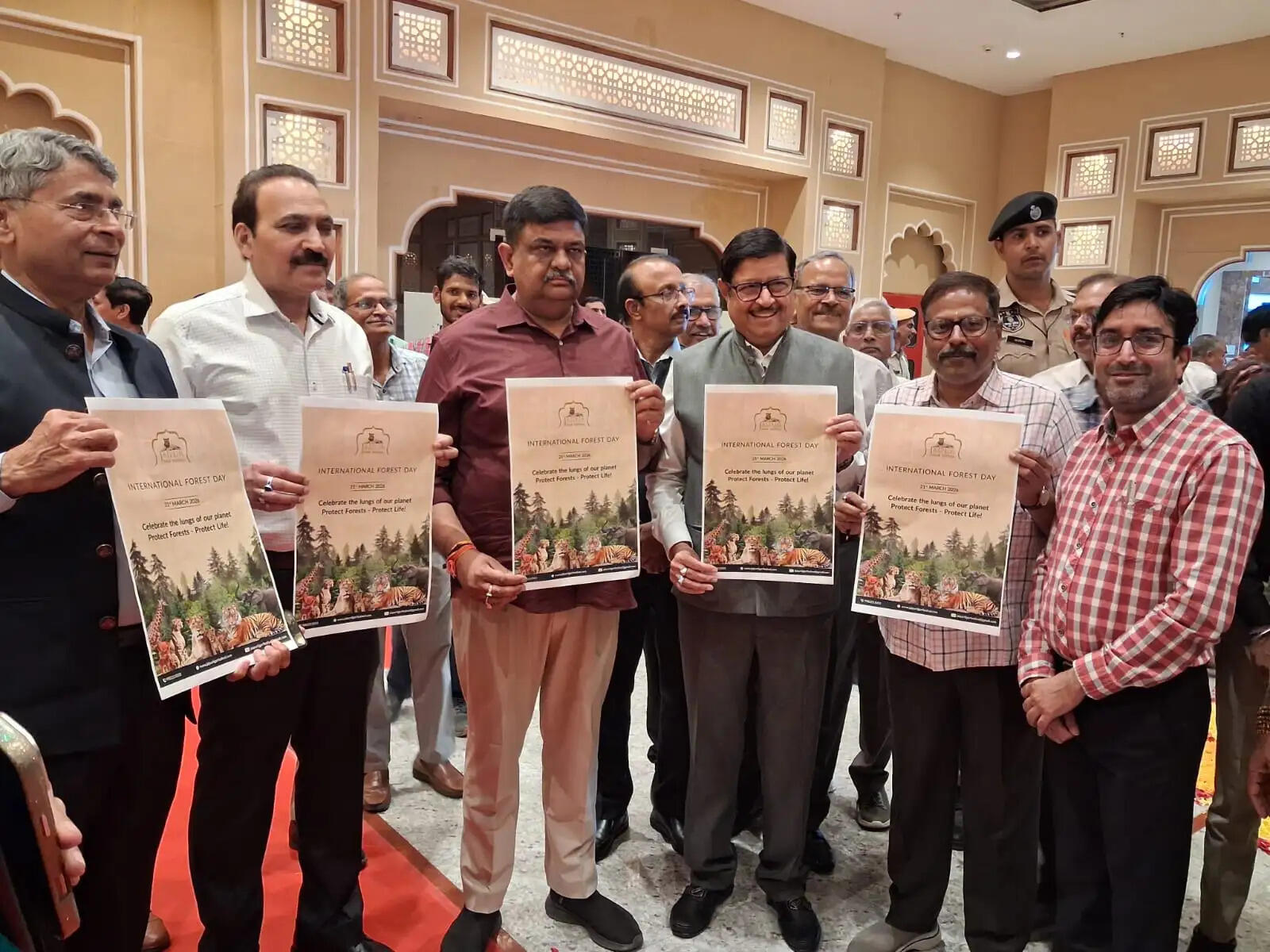 जयपुर टाइगर फेस्टिवल के पोस्टर का वन मंत्री संजय शर्मा ने किया विमोचन