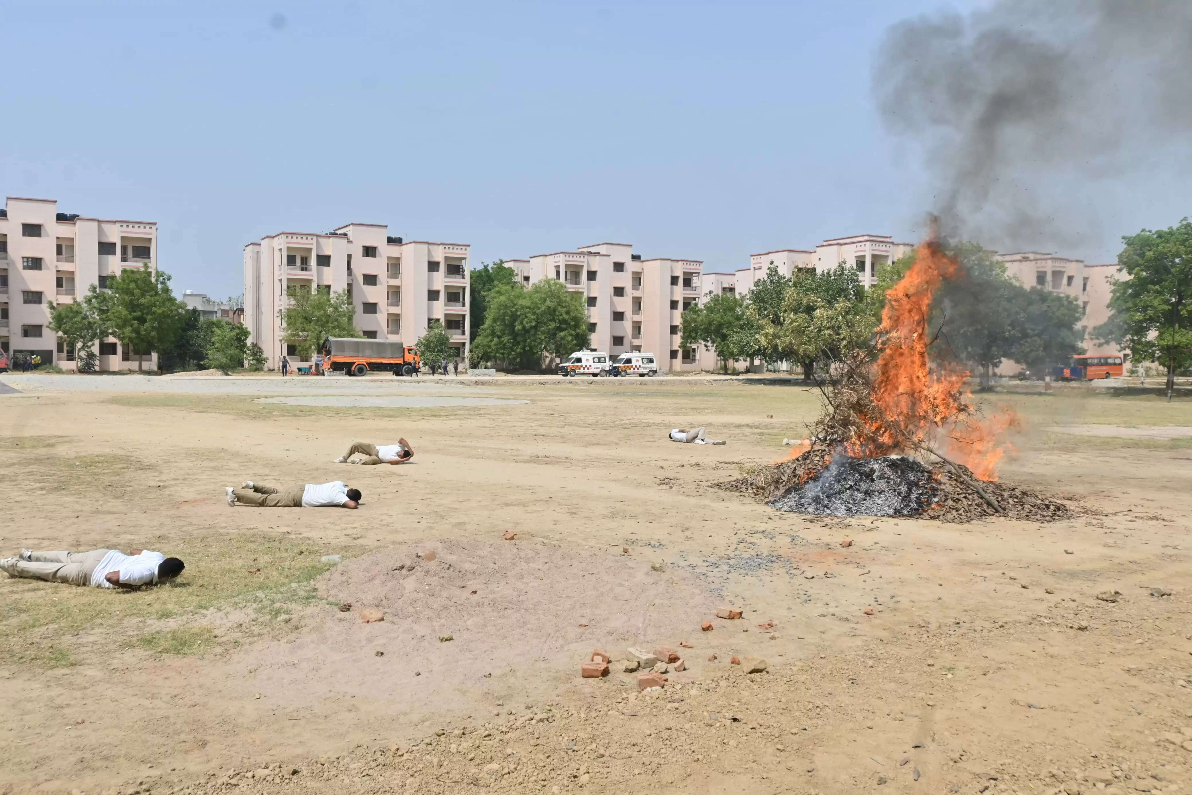 प्रयागराज में सायरन बजाकर लोगों को समझाया गया ब्लैक आउट का मतलब