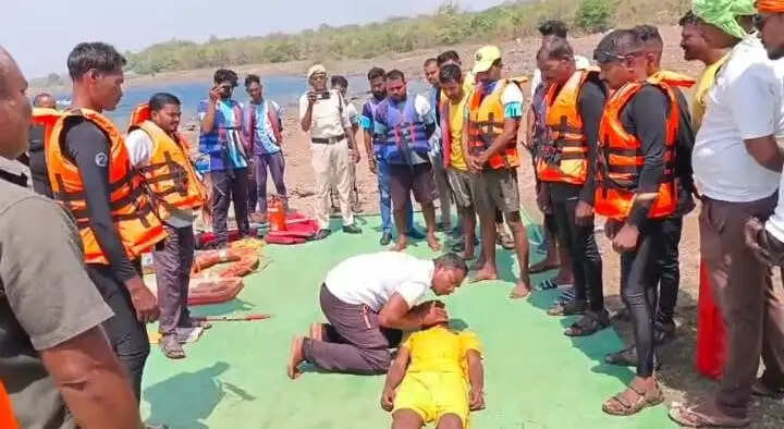 गंगरेल बांध में डूबा क्रूजर, डूबे सैलानियों को बचाने हुआ माकड्रिल