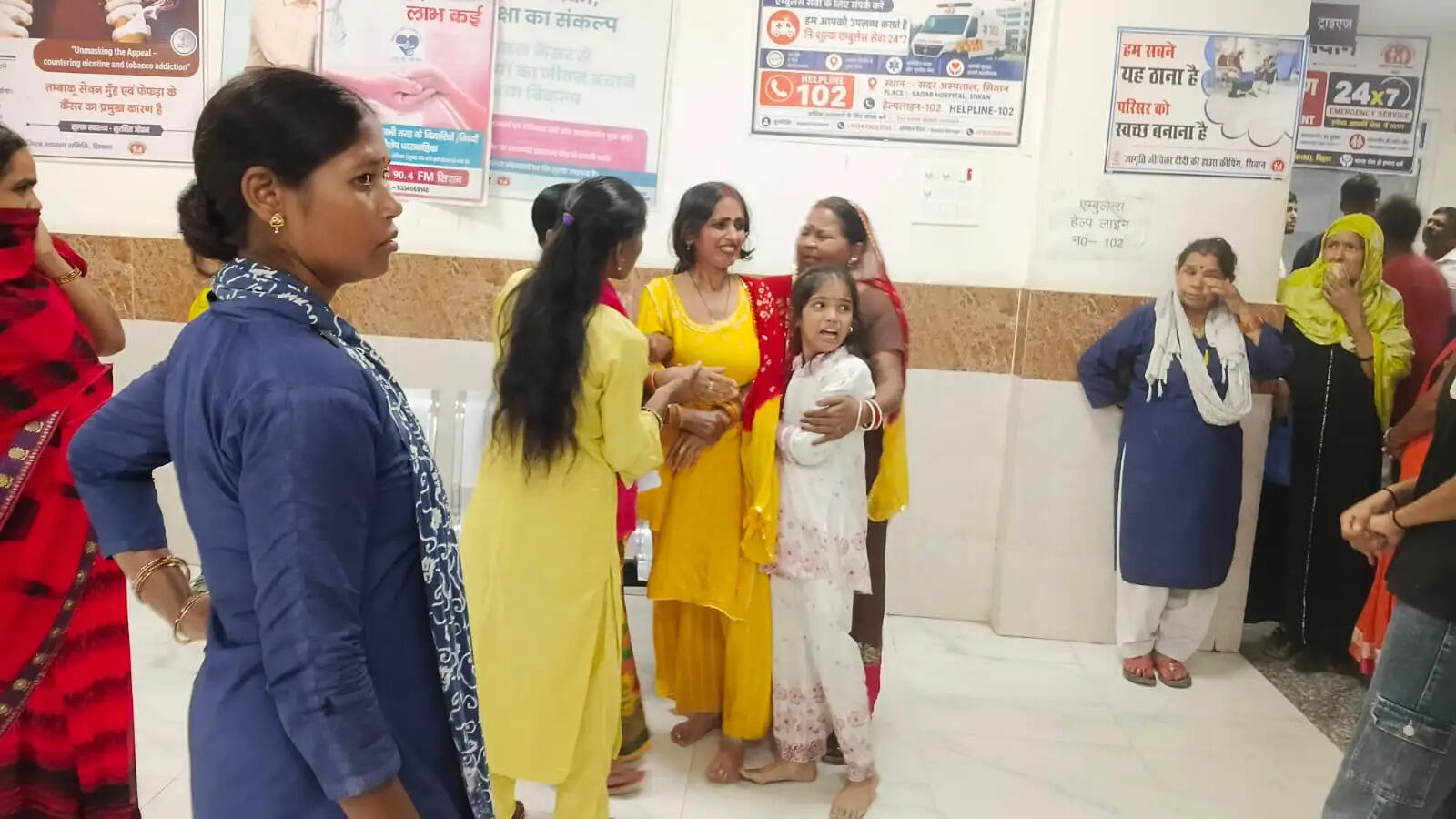 घर से 500 मीटर दूर मौत का कहर, तेज रफ्तार हाइवा ने पिता-पुत्र को रौंदा
