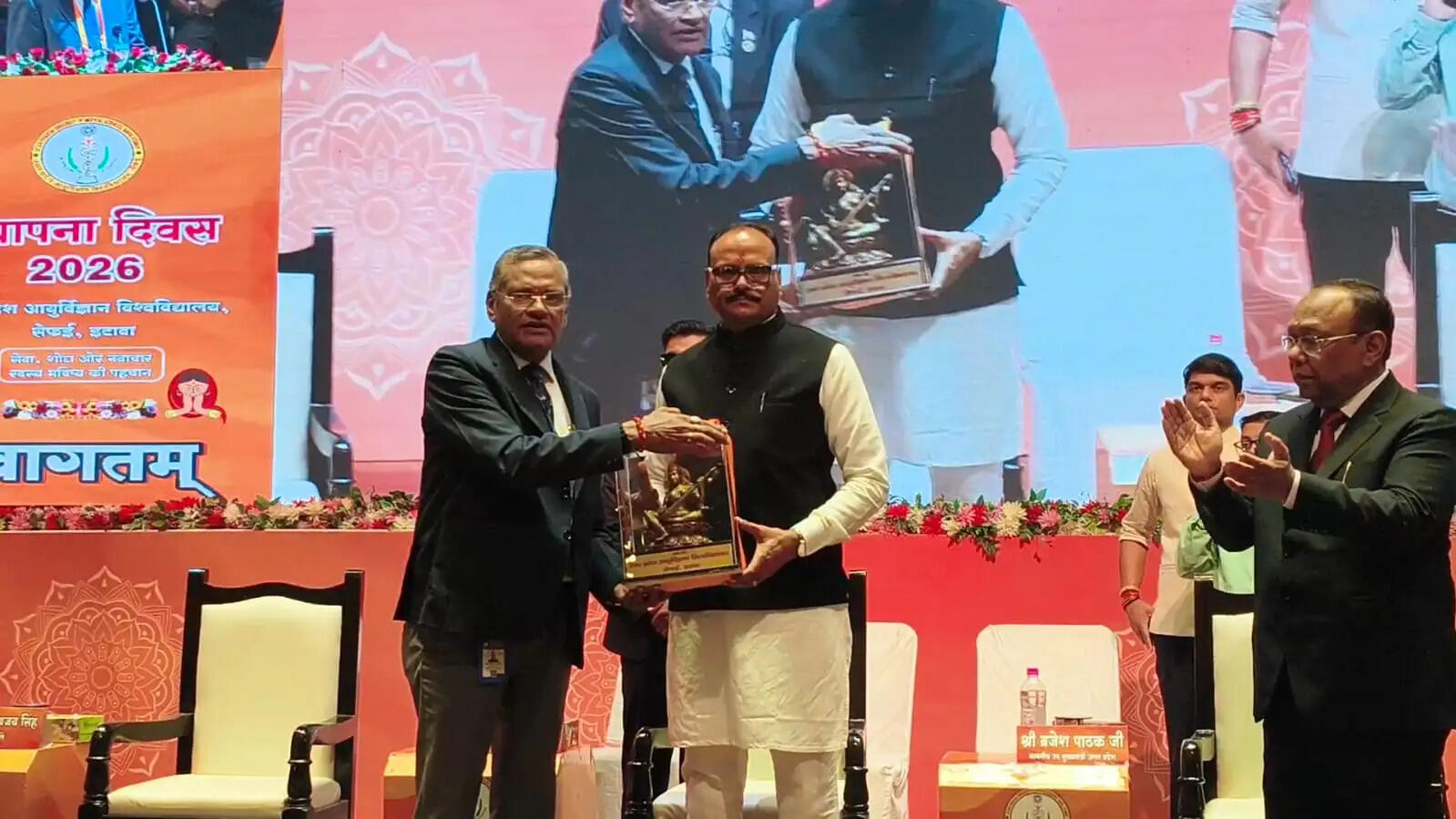 सैफई मेडिकल यूनिवर्सिटी से संबद्ध एक ट्रामा सेंटर का हाेगा निर्माण : बृजेश पाठक