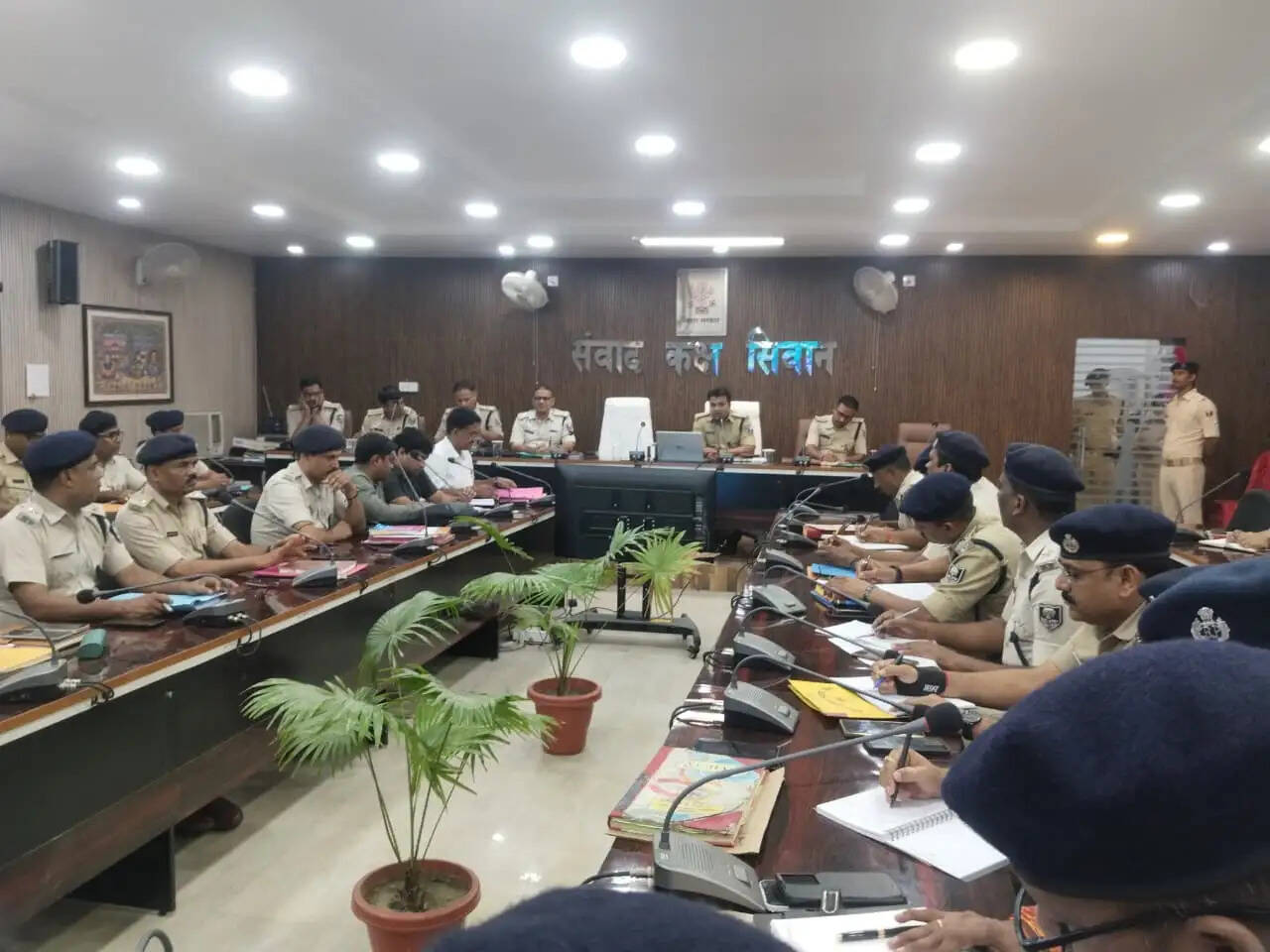 अपराध नियंत्रण को लेकर एसपी के सख्त निर्देश, नगर थानाध्यक्ष बने 'एसएचओ ऑफ द मंथ'