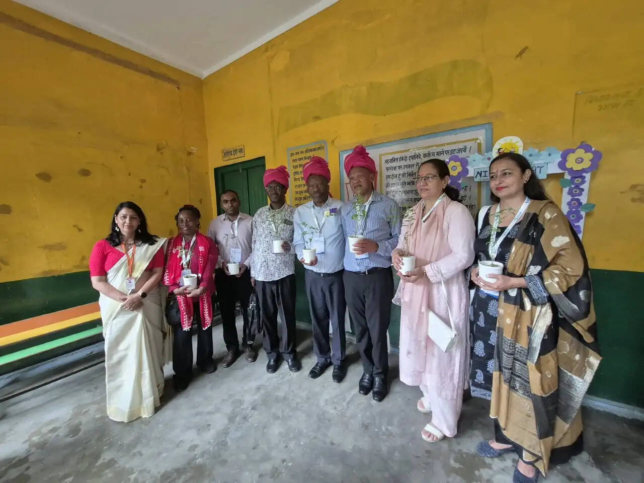 योगी सरकार के निपुण मॉडल को समझने गाजियाबाद पहुंचे पांच देशों के प्रतिनिधि, 11 परिषदीय विद्यालयों में देखा कक्षा शिक्षण