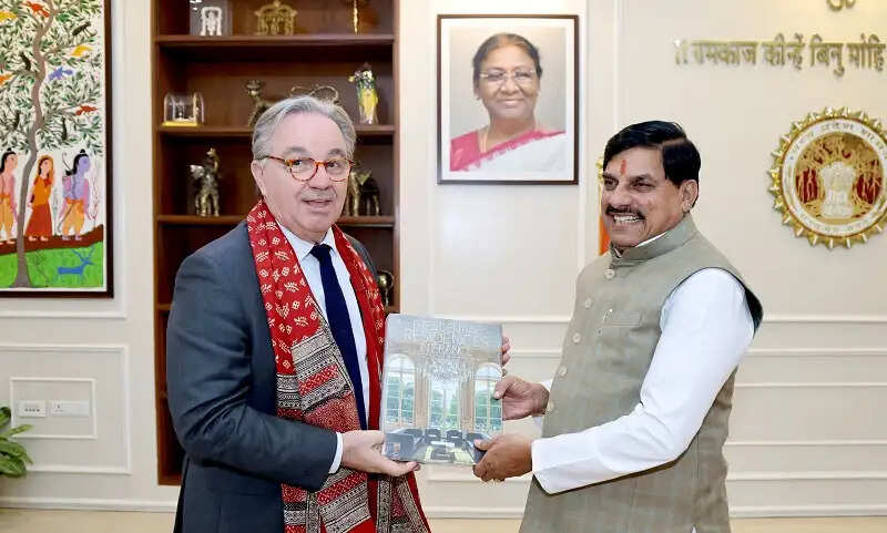 मप्र के मुख्यमंत्री डॉ. यादव से फ्रांस के महावाणिज्य दूत पैट्रिक लेवेरिनो ने की शिष्टाचार भेंट