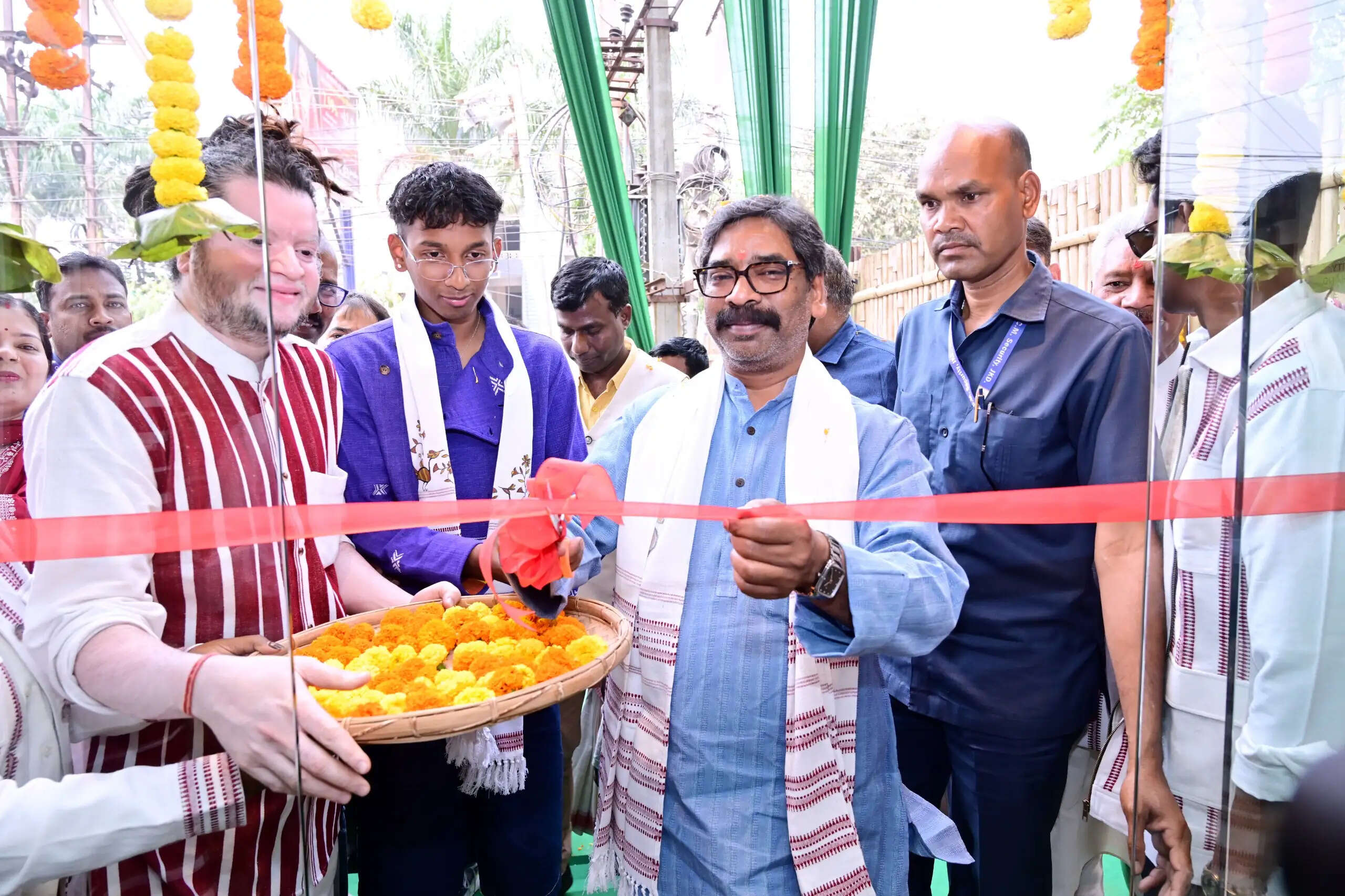 मुख्यमंत्री हेमंत सोरेन ने रांची में ‘जोहारग्राम मेड इन झारखंड’ शोरूम का किया शुभारम्भ