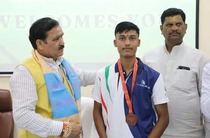 भोपालः मंत्री टेटवाल ने ग्लोबल स्किल्स पार्क का भ्रमण कर प्रगतिरत कार्यों की समीक्षा की