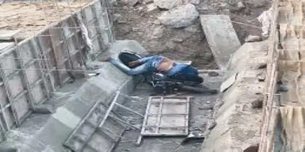 रायसेन&nbsp;में&nbsp;निर्माणाधीन पुलिया&nbsp;से&nbsp;नीचे बाइक गिरने से युवक की मौत,&nbsp;एक दिन पहले मिनी ट्रक गिरा था