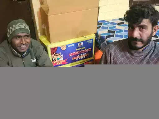 पलवल में अवैध पटाखा फैक्ट्री पकड़ी,दो काबू