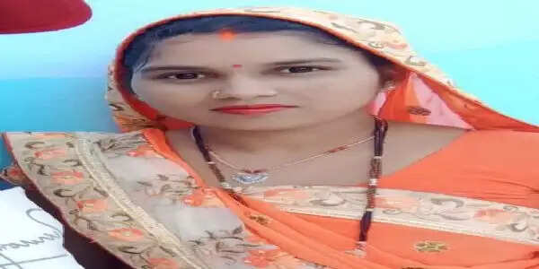 पंखा हटाते समय करंट की चपेट में आई विवाहिता, मौत