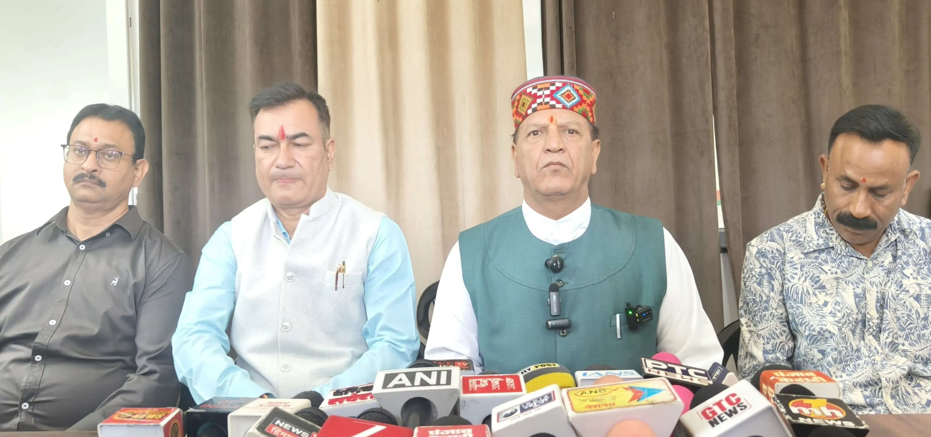 देश विरोधी शक्तियों के साथ सांठ गाँठ करके देश में अराजकता फैलाना चाहती है कांग्रेस : डॉ राजीव बिंदल