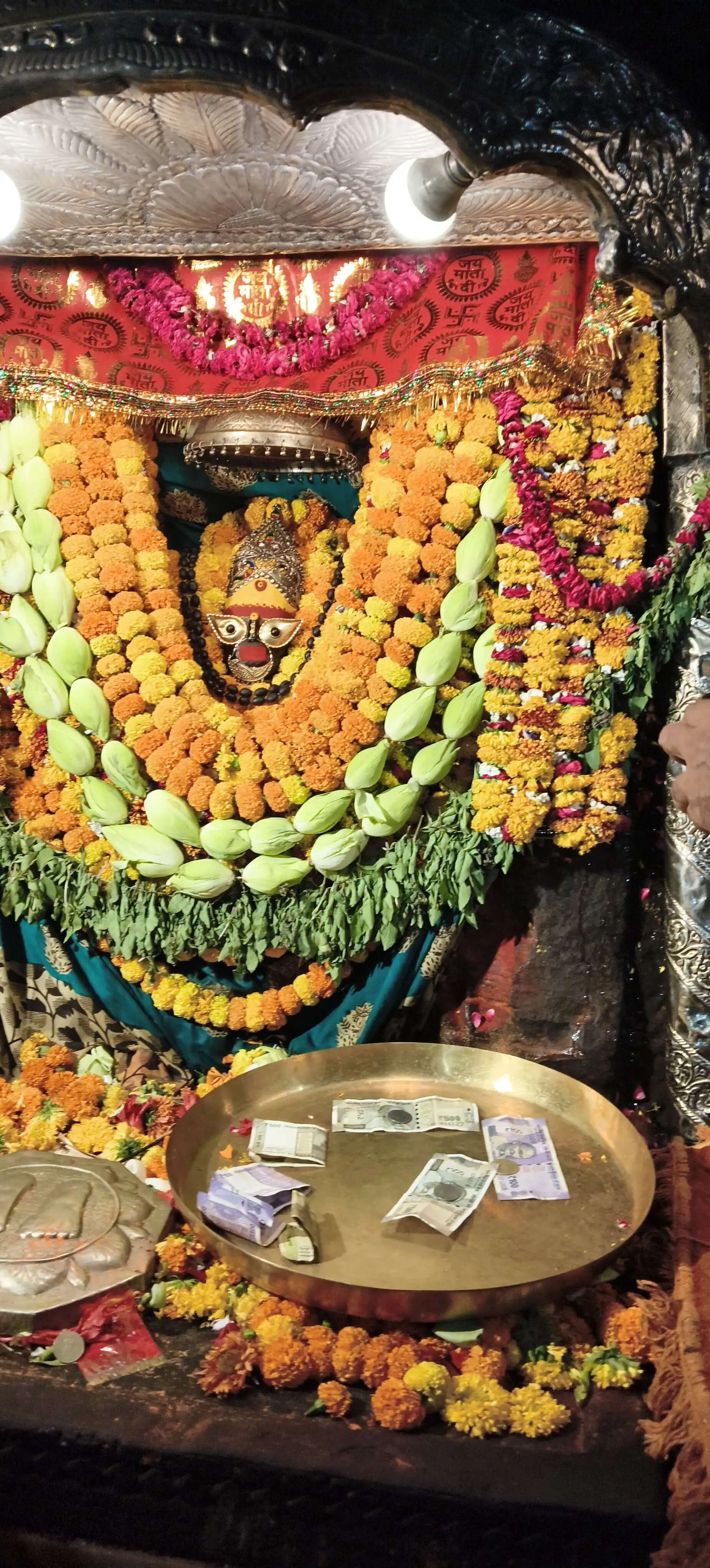अष्टभुजा मंदिर में रहस्यमयी पानी का रिसाव, श्रद्धालुओं में चर्चा तेज