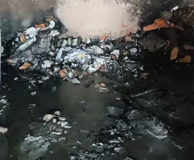 (अपडेट) जयपुर : पटाखा गोदाम में लगी भीषण आग, बच्चे समेत सात की मौत