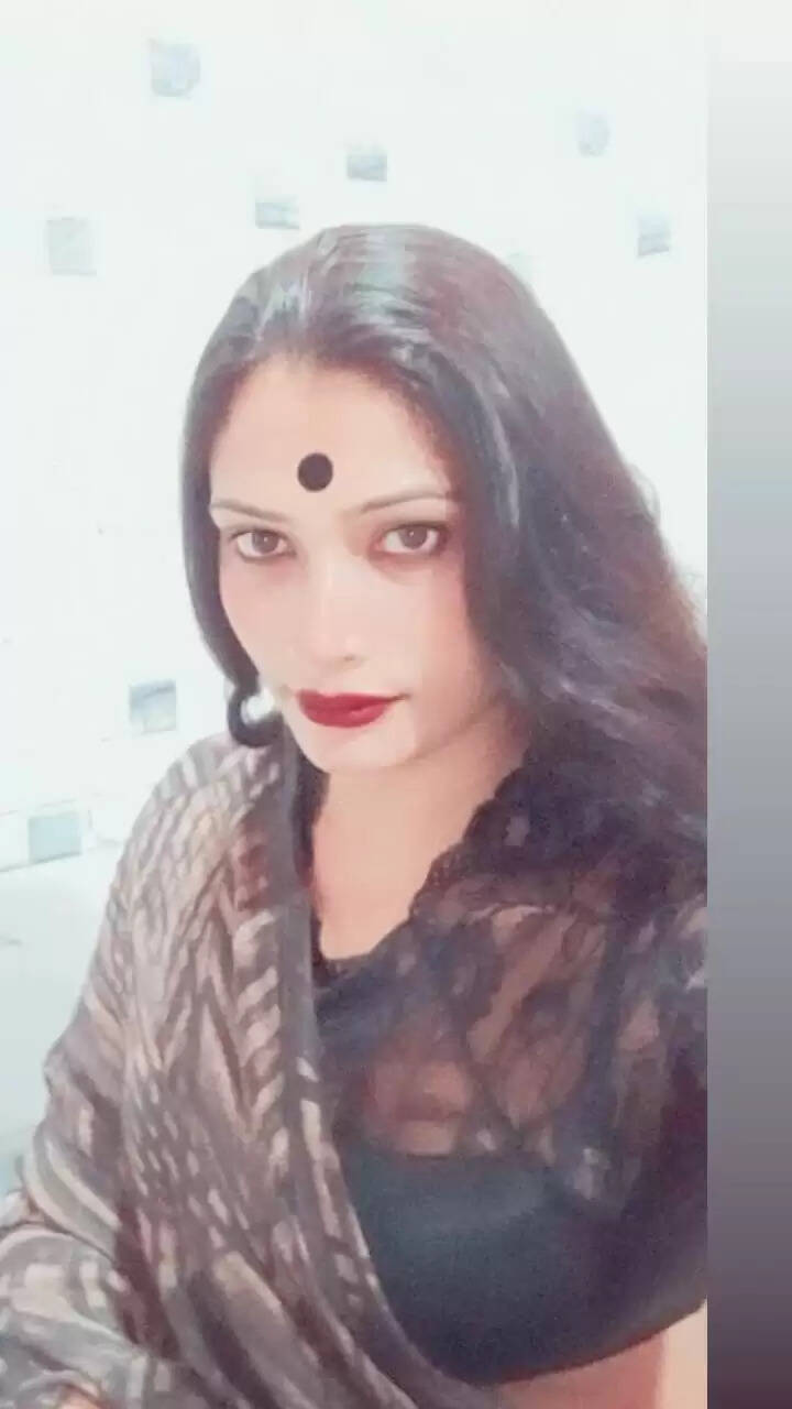 शव को सड़क पर रखकर किन्नरों ने किया चक्का जाम