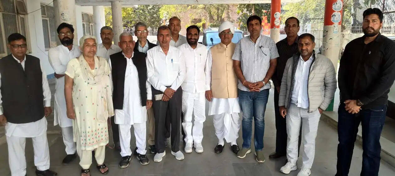 हिसार : मजदूर-किसान की लड़ाई में कांग्रेस पीछे नहीं हटेगी : बृजलाल बहबलपुरिया