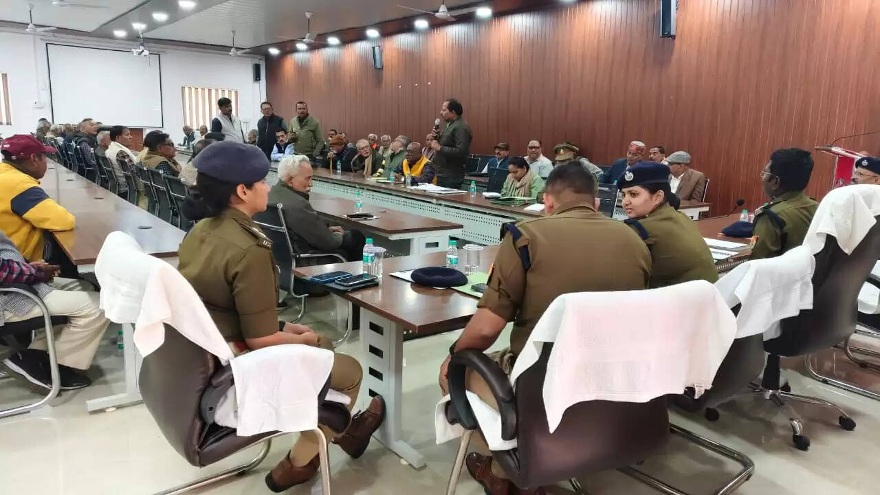 मंडलीय स्तर पर पुलिस पेंशनर्स की बैठक,डीआईजी ने समस्या निस्तारण के दिए निर्देश