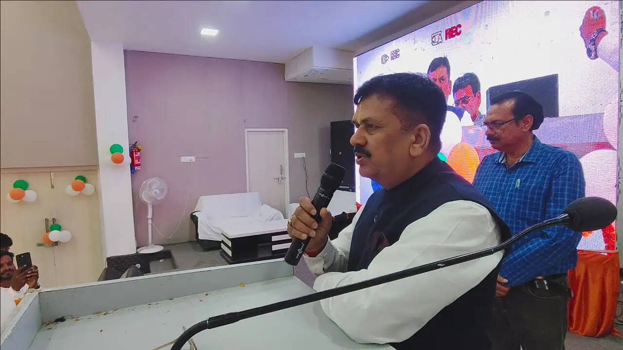 अन्नप्राशन संस्कार के साथ आंगनबाड़ी कार्यकर्त्रियों का हुआ सम्मान